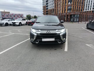 2019 Mitsubishi Outlander III Рестайлинг 3, серый, 1950000 рублей, вид 4