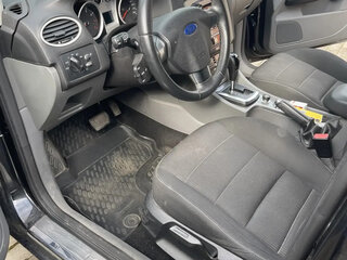 2010 Ford Focus II Рестайлинг, чёрный, 650000 рублей, вид 5