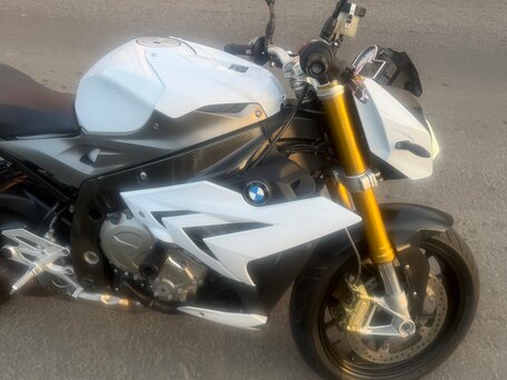 2015 BMW S 1000 R, белый, 900000 рублей, вид 2