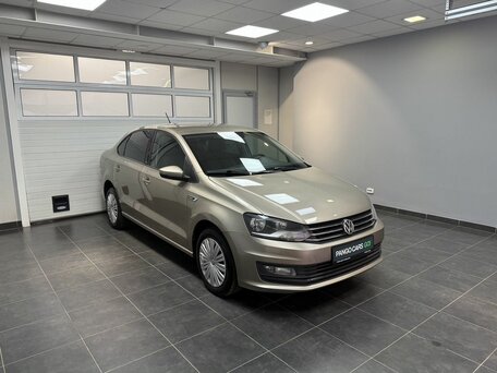 2016 Volkswagen Polo V Рестайлинг, бежевый, 915000 рублей, вид 3