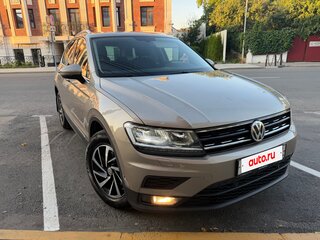 2018 Volkswagen Tiguan II, бежевый, 2400000 рублей, вид 1