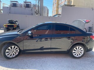 2015 Chevrolet Cruze I Рестайлинг, чёрный, 700000 рублей, вид 2