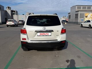 2013 Toyota Highlander II (XU40) Рестайлинг, белый, 2600000 рублей, вид 4
