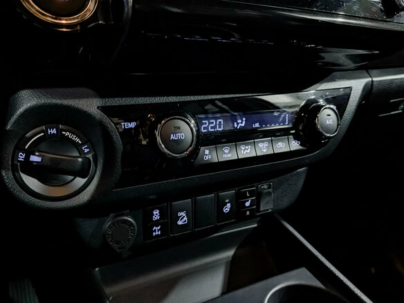 2020 Toyota Hilux VIII Рестайлинг 2, красный - вид 20