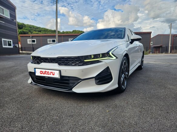 2022 Kia K5 III, белый, 2390000 рублей