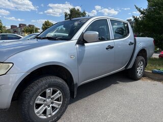 2010 Mitsubishi L200 IV, серебристый, 1300000 рублей, вид 4
