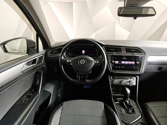 2020 Volkswagen Tiguan II, серебристый - вид 19
