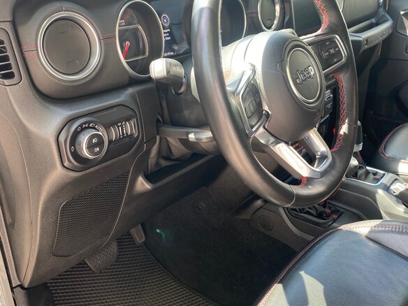 2020 Jeep Wrangler IV (JL), серый, 4700000 рублей - вид 11