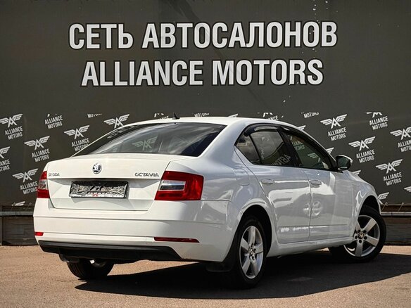 2019 Skoda Octavia III (A7) Рестайлинг, белый - вид 7