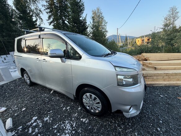 2008 Toyota Voxy II (R70), серебристый, 1000000 рублей - вид 2