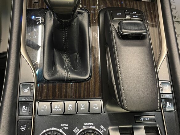 2018 Lexus LX 570 III Рестайлинг 2, белый - вид 34