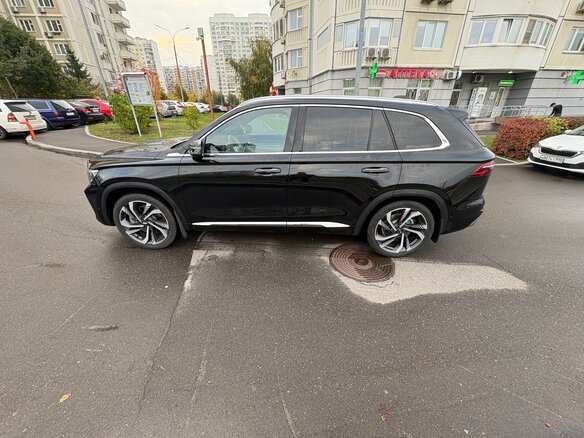 2023 Geely Monjaro I, чёрный, 4000000 рублей - вид 3