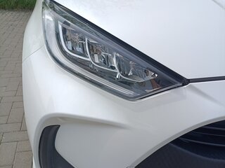2020 Toyota Yaris IV, белый, 1460000 рублей, вид 4