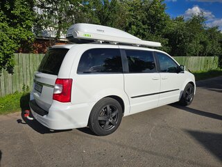 2012 Chrysler Town & Country V Рестайлинг, белый, 1350000 рублей, вид 5
