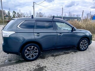 2014 Mitsubishi Outlander III Рестайлинг, серый, 1690000 рублей, вид 4