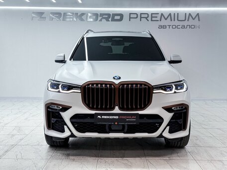 2022 BMW X7 40i I (G07), белый, 8300000 рублей, вид 5