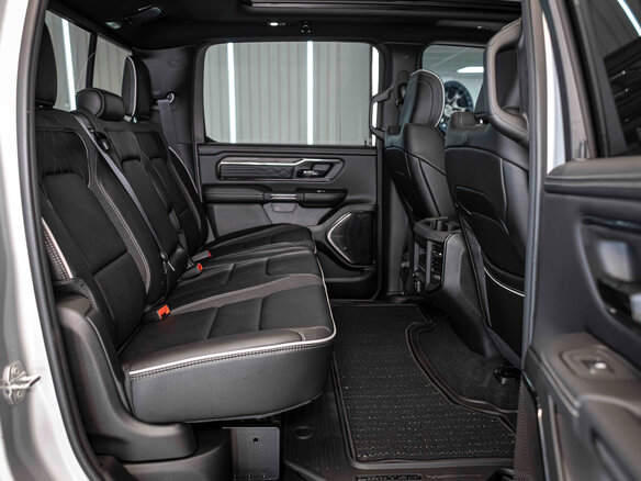 2026 Ram 1500 Crew Cab V Рестайлинг, серебристый, 12105636 рублей - вид 20