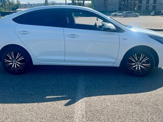 2020 Hyundai Solaris II, белый, 1700000 рублей, вид 3