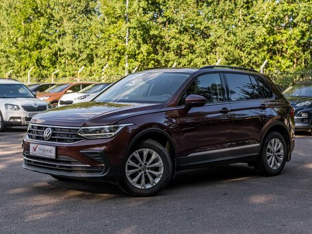 2021 Volkswagen Tiguan II Рестайлинг, коричневый, 2018000 рублей, вид 1