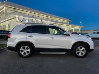 2017 Kia Sorento II Рестайлинг, белый, 1747000 рублей, вид 4