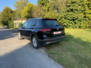 2017 Volkswagen Tiguan II, чёрный, 1980000 рублей, вид 3