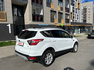 2017 Ford Kuga II Рестайлинг, белый, 1600000 рублей, вид 5