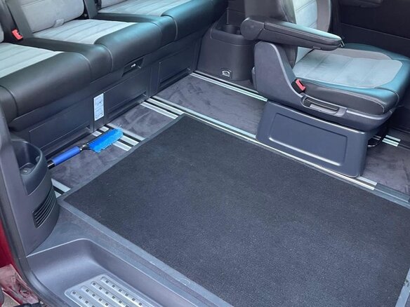 2019 Volkswagen Multivan T6 Рестайлинг, красный, 5250000 рублей - вид 25