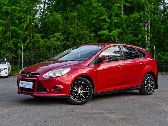 2014 Ford Focus III, красный