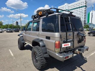 2011 Toyota Land Cruiser 76 70 Series Рестайлинг 1, бежевый, 4900000 рублей, вид 2