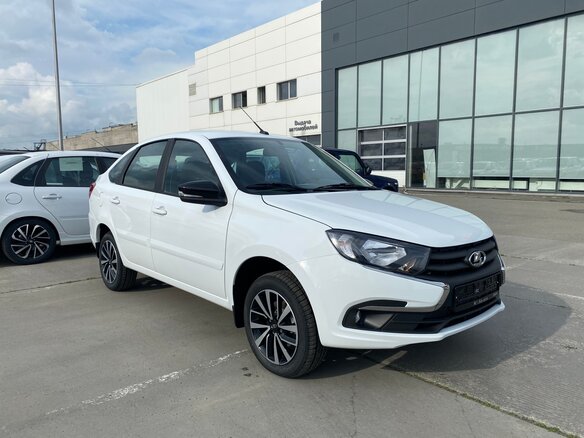 2026 Lada (ВАЗ) Granta I Рестайлинг, белый, 1324000 рублей - вид 3