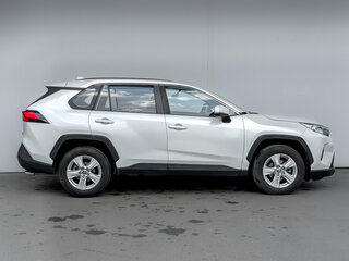 2021 Toyota RAV4 V (XA50), белый, 2700000 рублей, вид 4