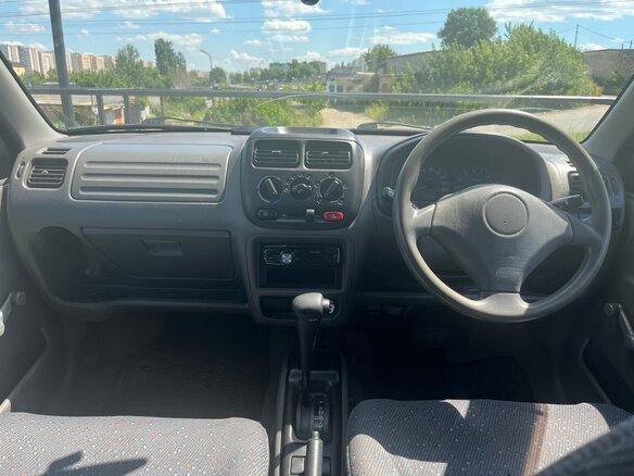 2000 Suzuki Swift I (Japan), белый, 325000 рублей - вид 14