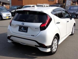 2023 Toyota Aqua II, белый, 1430400 рублей, вид 3