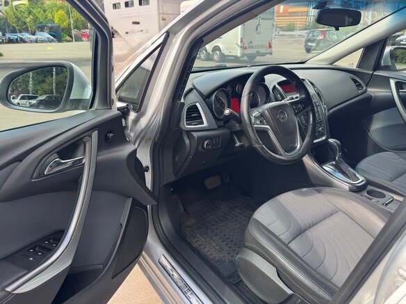 2013 Opel Astra J Рестайлинг, серебристый - вид 9