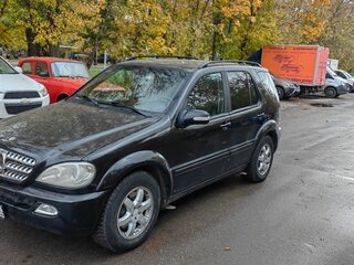 2002 Mercedes-Benz M-Класс 500 I (W163) Рестайлинг, чёрный, 550000 рублей, вид 2