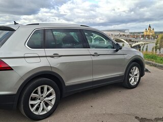 2020 Volkswagen Tiguan II, серый, 2490000 рублей, вид 3