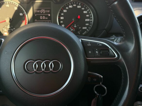 2013 Audi A1 I (8X), красный, 920000 рублей - вид 18