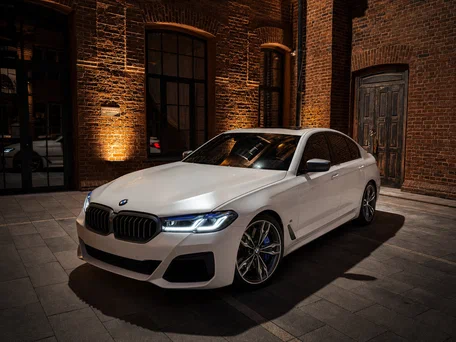 2022 BMW 5 серии M550i xDrive VII (G30/G31/G38) Рестайлинг, белый, 9490000 рублей, вид 1