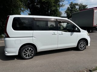 2005 Nissan Serena III (C25), белый, 825000 рублей, вид 4