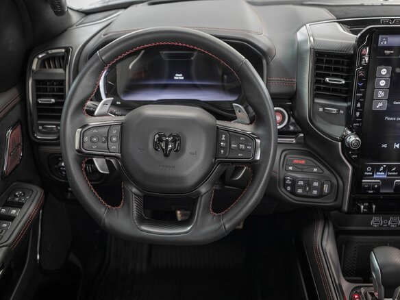 2025 Ram 1500 RHO V Рестайлинг, зелёный, 12953911 рублей - вид 32
