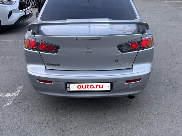 2008 Mitsubishi Lancer X, серебристый, 700000 рублей - вид 3