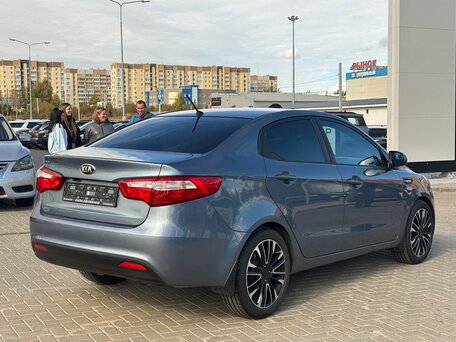 2014 Kia Rio 5-speed III, голубой, 1050000 рублей, вид 4