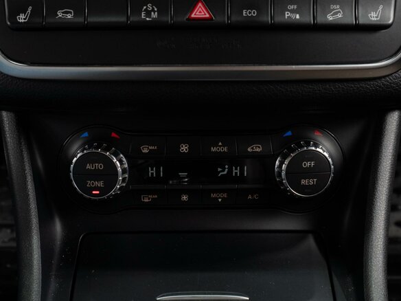 2014 Mercedes-Benz GLA 250 I (X156), коричневый, 1879000 рублей - вид 16