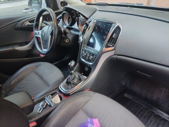 2012 Opel Astra J Рестайлинг, серебристый, 1100000 рублей - вид 5