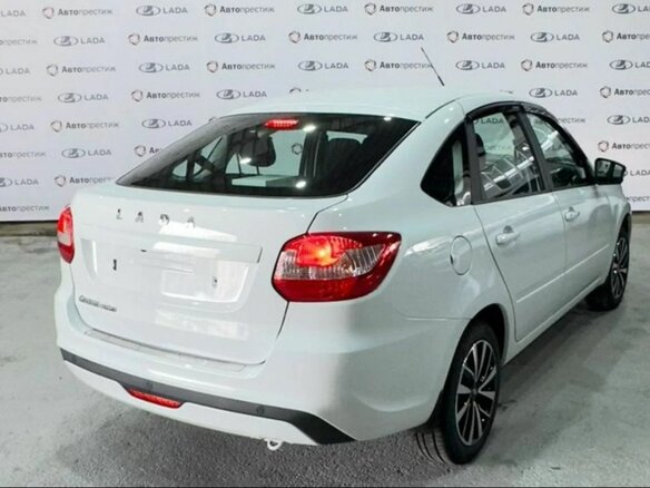 2026 Lada (ВАЗ) Granta I Рестайлинг, белый, 1244000 рублей - вид 3