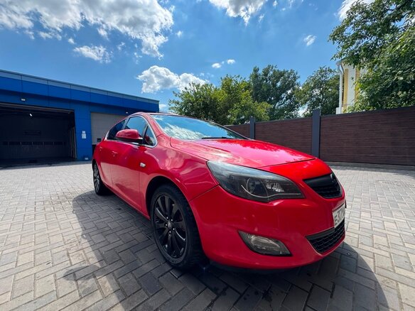 2010 Opel Astra J, красный - вид 3