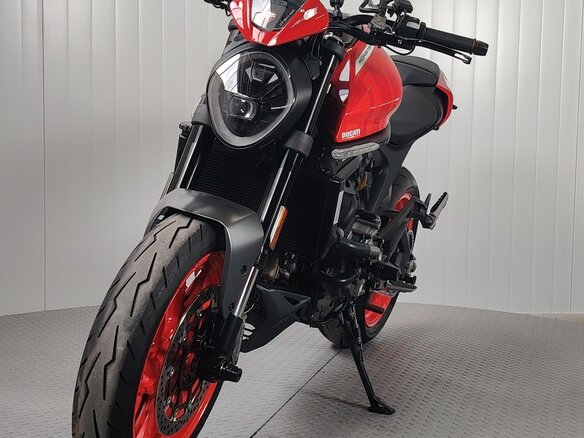 2021 Ducati Monster 937, красный, 819000 рублей - вид 2