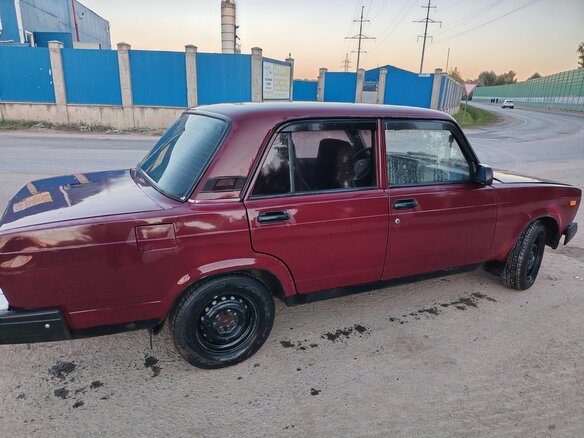 2005 Lada (ВАЗ) 2107, пурпурный, 120000 рублей - вид 3