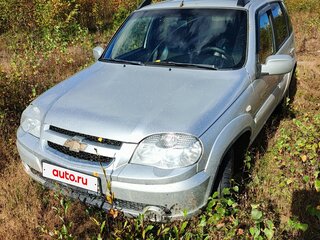 2011 Chevrolet Niva I Рестайлинг, серебристый, 420000 рублей, вид 1