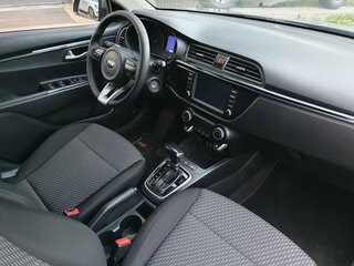 2018 Kia Rio IV, серый, 1399000 рублей, вид 4